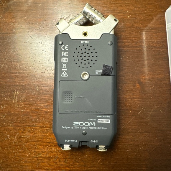 Podcast  Kit- H4n Pro Portable Digital Recorder, 2 Shure Mics, and 2 Comica Mics - Picture 2 of 11